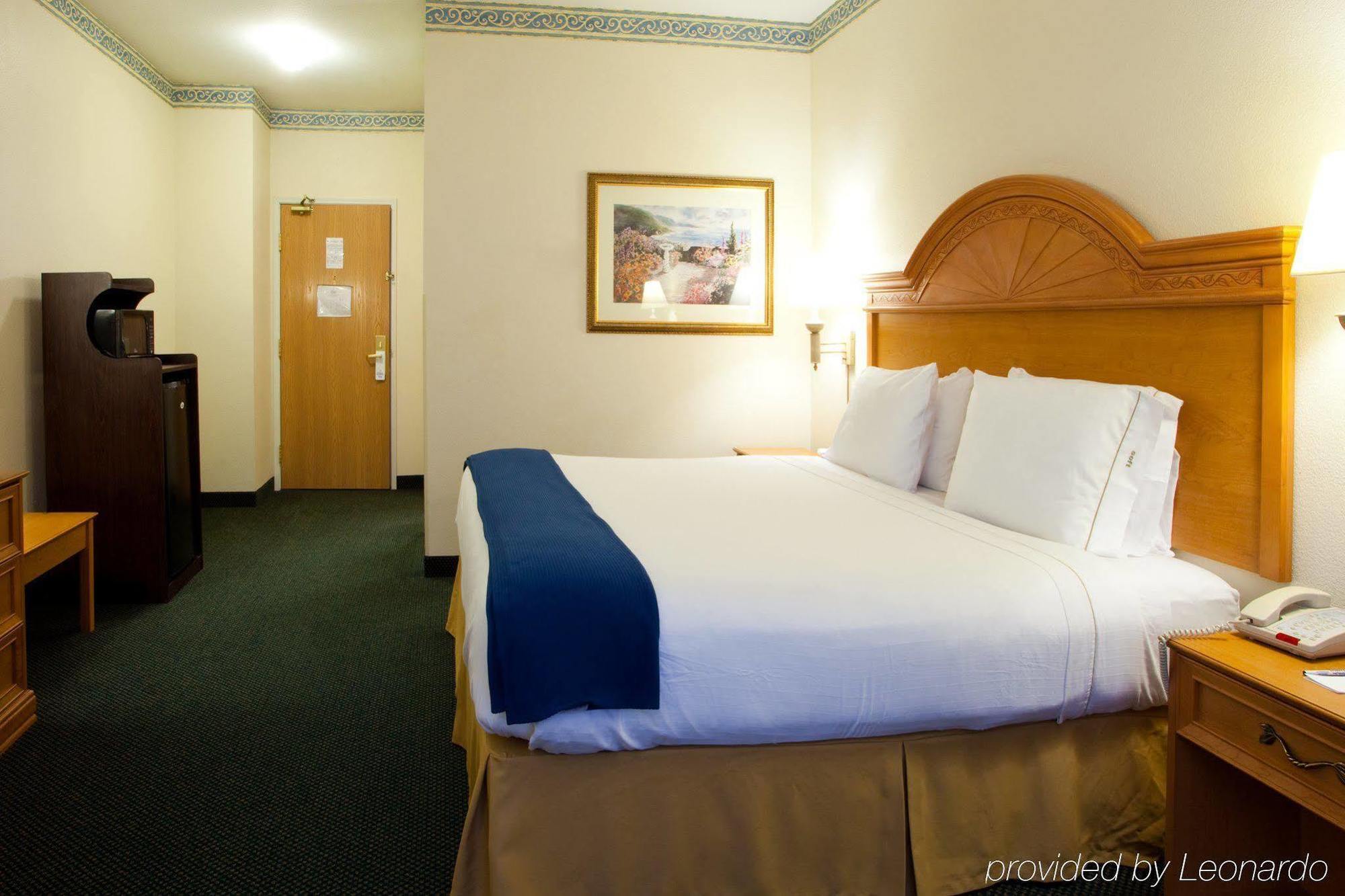 Holiday Inn Express Hotel & Suites Jacksonville-Blount Island Room photo